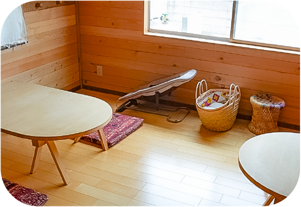 小さなお子様がいてもごゆっくりできるお座敷席がございます